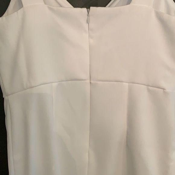 [Q & A] White Ruffle Embellished Dress - Size Medium NWT - Picture 4 of 4